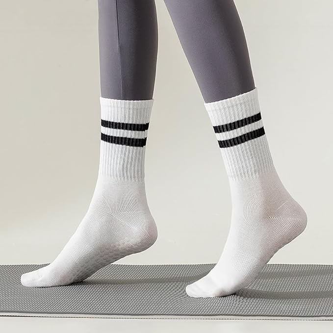 DTWAWA Womens 4Pcs Pilates Grip Socks Non Slip Yoga Socks with Grips Barre Hospital Athletic Socks for Women