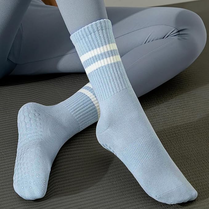 DTWAWA Womens 4Pcs Pilates Grip Socks Non Slip Yoga Socks with Grips Barre Hospital Athletic Socks for Women