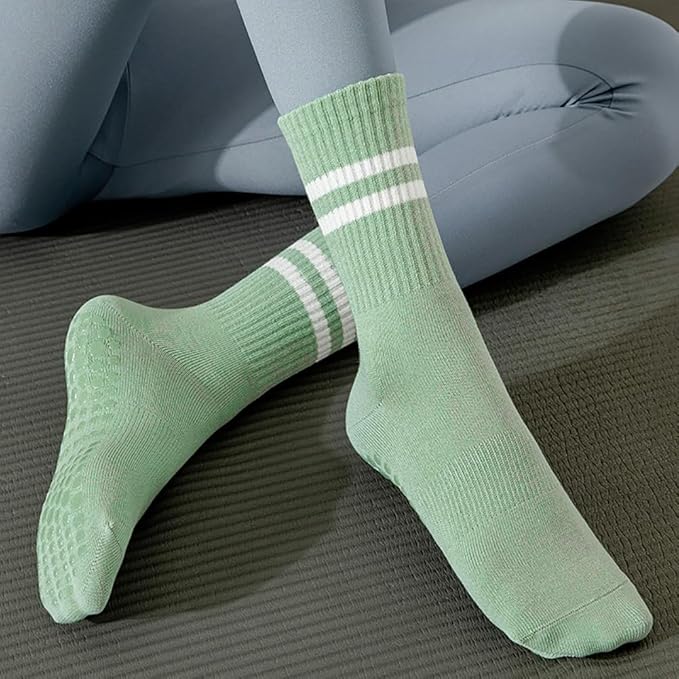 DTWAWA Womens 4Pcs Pilates Grip Socks Non Slip Yoga Socks with Grips Barre Hospital Athletic Socks for Women