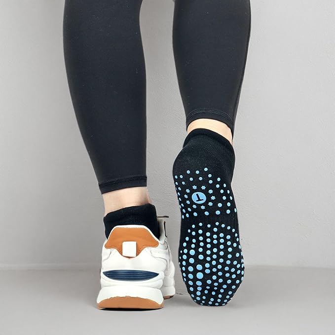 Pilates Socks for Women, Cushioned Ankle Grippy Non Slip Socks for Yoga, Hospital, Barre, Sports Home Slipper 2/4 Pairs