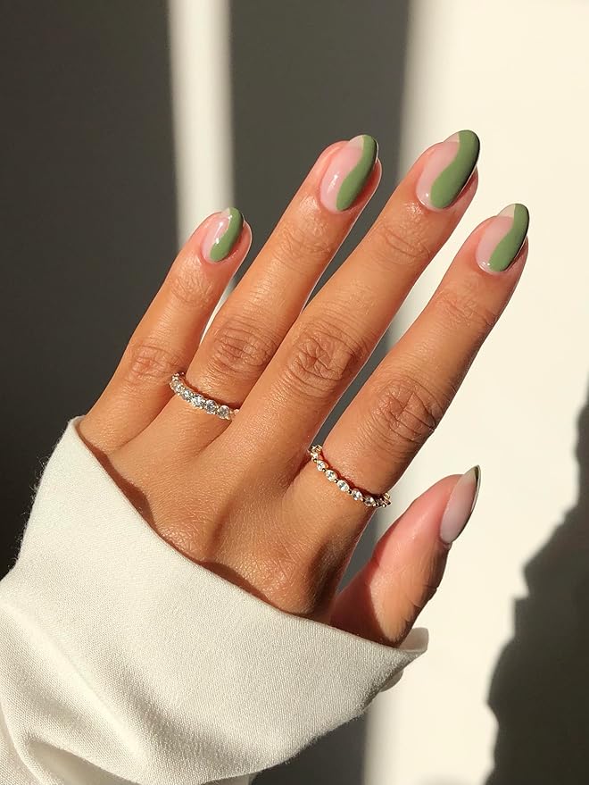 ella+mila In a Rush Fast - Dry Top Coat Nail Polish with High Glossy Shine. This clear nail polish features a UV inhibitor to resist yellowing and comes in a 0.45 fl oz bottle