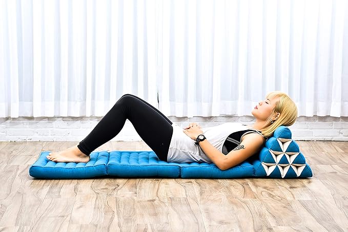 Leewadee 3-Fold Mat with Triangle Cushion – Comfortable TV Pillow, Foldable Mattress with Cushion Made of Eco-Friendly Kapok, 67 x 21 inches, Light Blue