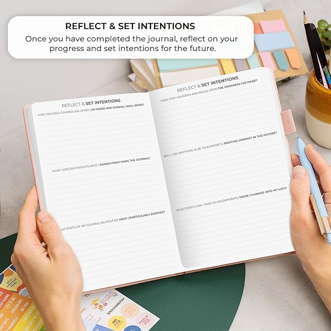Clever Fox Four-Minute Journal – Daily Positivity Journal with Prompts – Motivational Affirmation, Mental Health & Habit Tracker (Light Pink)