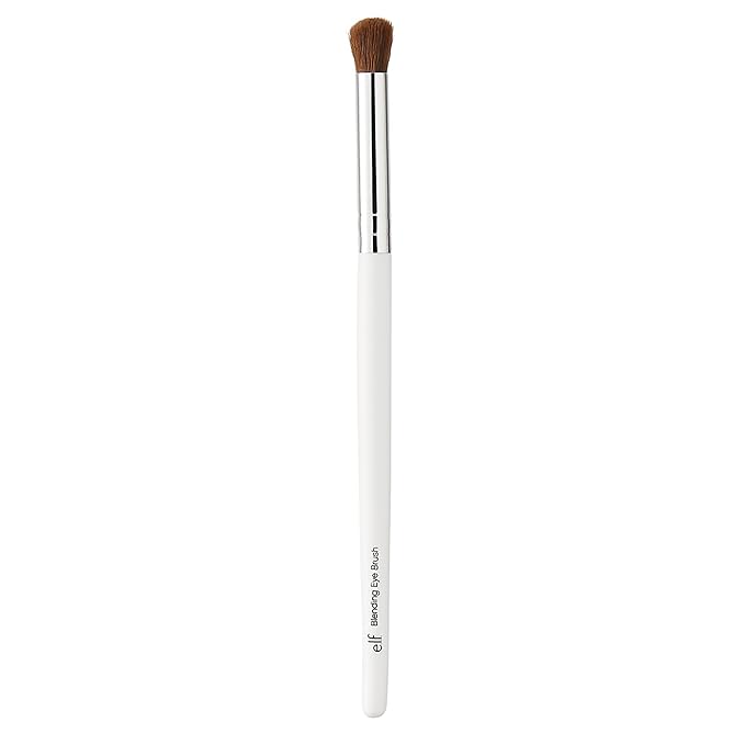 e.l.f. Blending Eye Brush, Softens Dramatic Edges & Fine Lines, For Eyeshadow, Eyeliner & Concealer (Pack of 1)