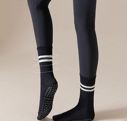 DTWAWA Womens 4Pcs Pilates Grip Socks Non Slip Yoga Socks with Grips Barre Hospital Athletic Socks for Women
