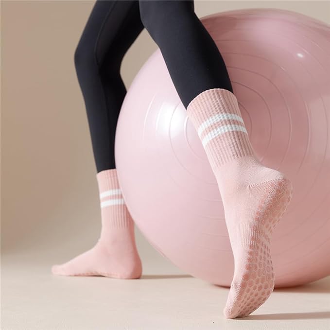DTWAWA Womens 4Pcs Pilates Grip Socks Non Slip Yoga Socks with Grips Barre Hospital Athletic Socks for Women