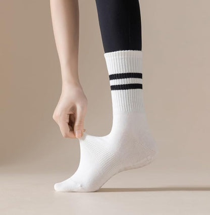 DTWAWA Womens 4Pcs Pilates Grip Socks Non Slip Yoga Socks with Grips Barre Hospital Athletic Socks for Women