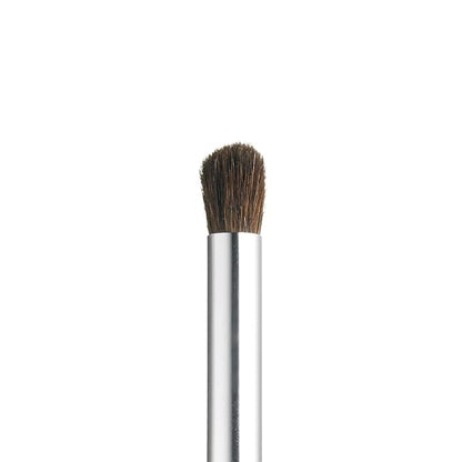 e.l.f. Blending Eye Brush, Softens Dramatic Edges & Fine Lines, For Eyeshadow, Eyeliner & Concealer (Pack of 1)