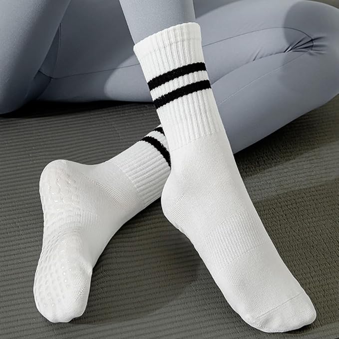 DTWAWA Womens 4Pcs Pilates Grip Socks Non Slip Yoga Socks with Grips Barre Hospital Athletic Socks for Women