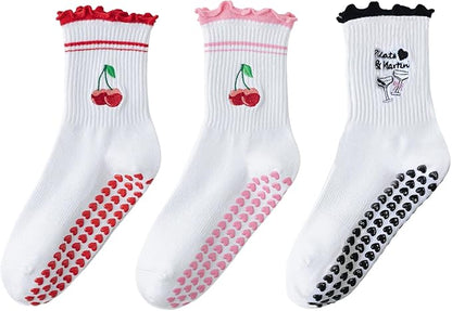 3 Pairs Pilates Socks,Socks Woman,Love Heart Anti Slip Particles,Mid Calf Yoga Socks for Pilates,Ballet,and Yoga
