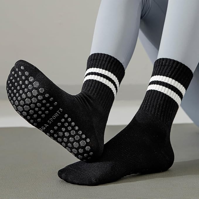 DTWAWA Womens 4Pcs Pilates Grip Socks Non Slip Yoga Socks with Grips Barre Hospital Athletic Socks for Women