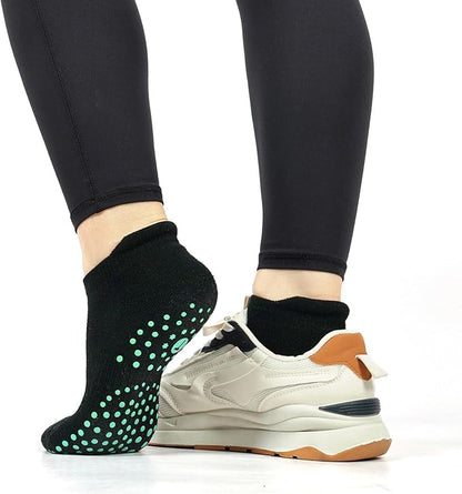 Pilates Socks for Women, Cushioned Ankle Grippy Non Slip Socks for Yoga, Hospital, Barre, Sports Home Slipper 2/4 Pairs