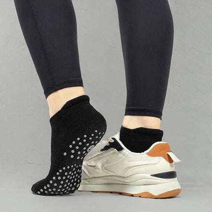 Pilates Socks for Women, Cushioned Ankle Grippy Non Slip Socks for Yoga, Hospital, Barre, Sports Home Slipper 2/4 Pairs