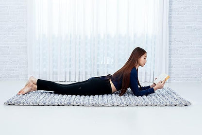 Leewadee - Kapok Roll Mat – Handcrafted Folding Sleep & Relaxation Mattress from Thailand, Ideal as Guest Bed, Camping Mat, Yoga Mat or Traditional Futon, 75 x 39 inches, Blue White