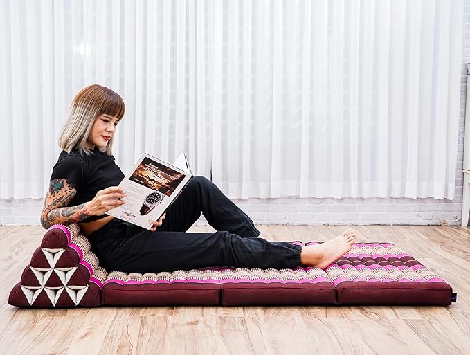 Leewadee 3-Fold Mat XXL with Triangle Cushion – Firm TV Pillow, Foldable Mattress with Cushion Made of Kapok, 67 x 31 inches, Auburn Pink
