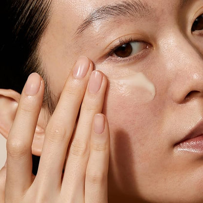 Omorovicza Daily Vitamin C Serum (1.0 oz), Skin Brightening Serum, Niacinamide & Hyaluronic Acid, Lightweight Oil-Free Antioxidant Vitamin C Skincare for Radiance, Elasticity & Hydration