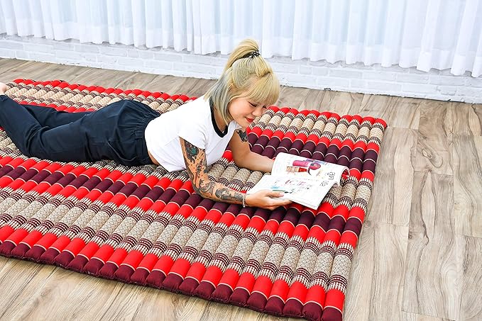Leewadee - Foldable Floor Mattress - Japanese Roll Up Futon -Trifold Tatami Mat- Guest Floor Bed - Camping Mattress - Thai Massage Mat, Kapok Filled, 75 x 57 inches, Red