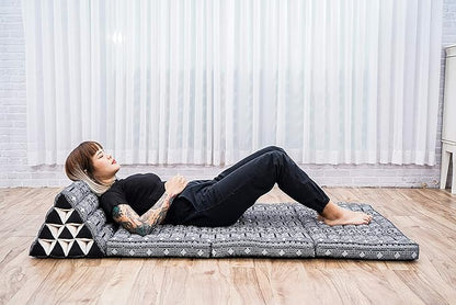Leewadee 3-Fold Mat XXL with Triangle Cushion – Firm TV Pillow, Foldable Mattress with Cushion Made of Eco-Friendly Kapok, 67 x 31 inches, Black